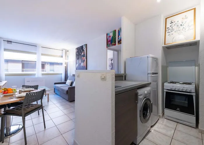 Апартаменты 1-br Palm Near Beaches & La Croisette *