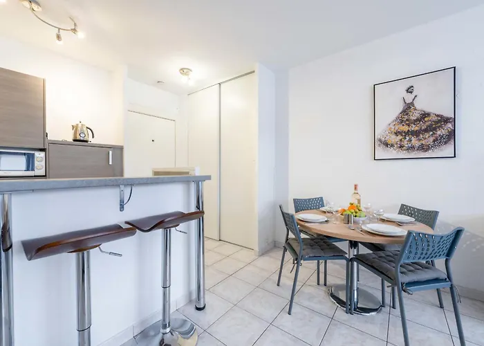 1-br Palm Near Beaches & La Croisette Апартаменты